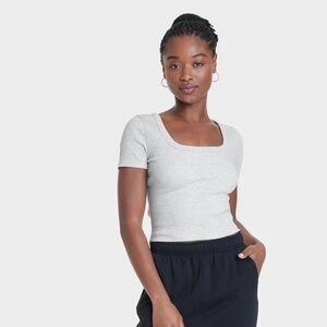 Universal Thread™ Women's  Short Sleeve Scoop Neck Crop T-Shirt